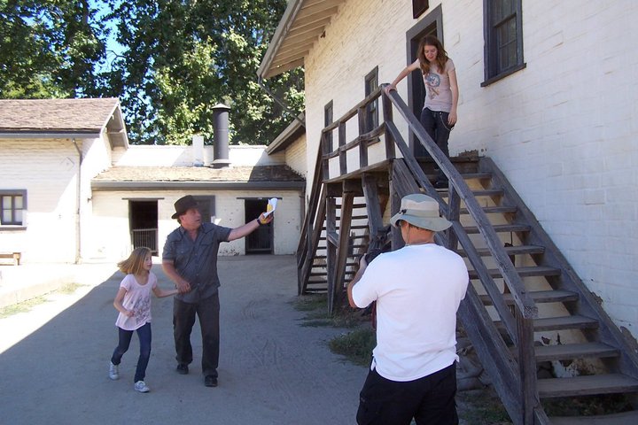 Sutters Fort Gary Showing Karly. Kyrie on steps.